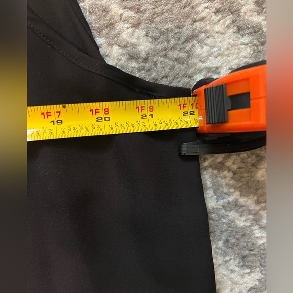 Chelsea & Theodore Black V-Neck Tank Top size XL (H116) - Picture 8 of 8